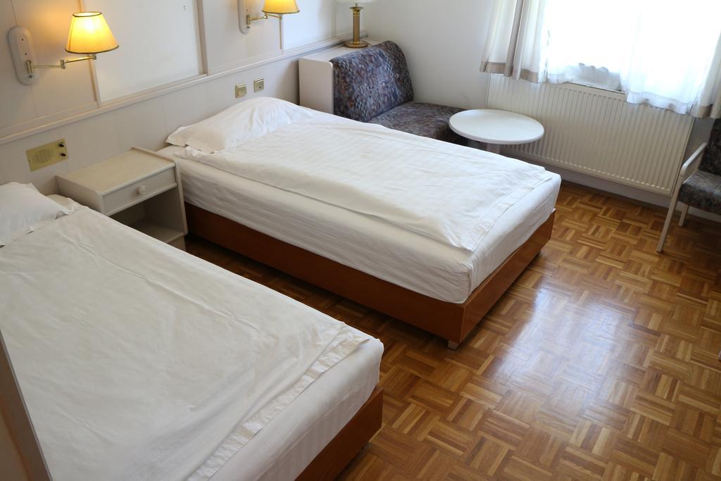 Hotel Wasserpalast - Breakfast For Free!!! 그라츠 객실 사진