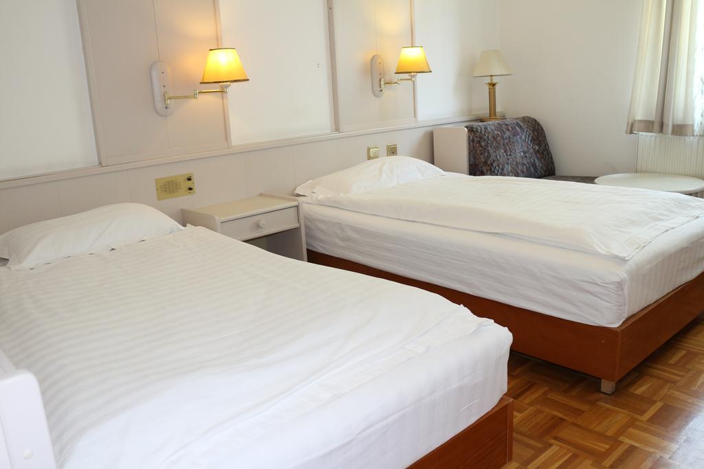 Hotel Wasserpalast - Breakfast For Free!!! 그라츠 객실 사진